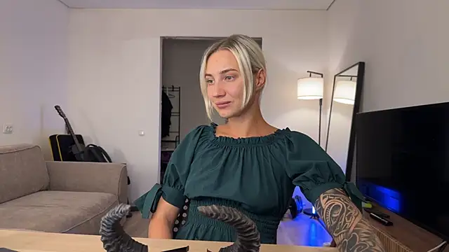 AnneBall online show from October 31, 2025, 3:19 pm