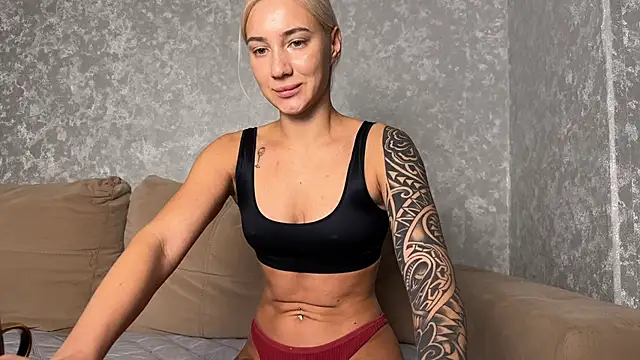 AnneBall online show from November 17, 2025, 8:18 am