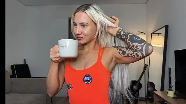 AnneBall online show from October 8, 2025, 2:07 pm