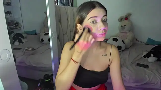 KittyKlum online show from June 12, 2026, 5:43 pm