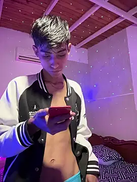 Mauuu18 online show from October 18, 2025, 2:35 am