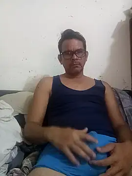 manuelmen211 online show from September 15, 2025, 2:23 am