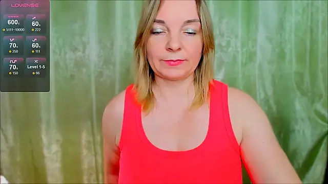 Snapshot of Regina__blue chatting on February 19, 2025, 4:33 pm Regina blue online show from February 19, 2025, 4:33 pm