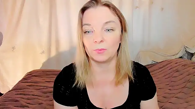 Snapshot of Regina__blue chatting on March 6, 2026, 3:29 pm Regina blue online show from March 6, 2026, 3:29 pm