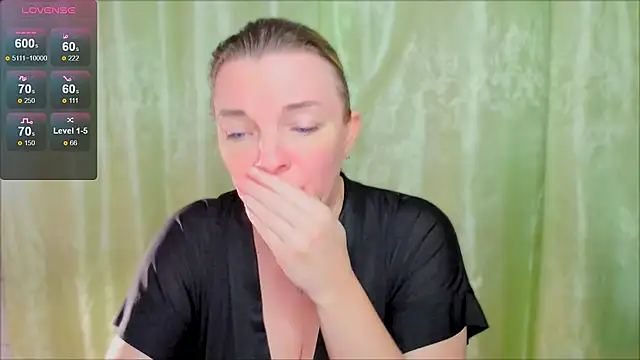 Snapshot of Regina__blue chatting on March 3, 2025, 9:26 pm Regina blue online show from March 3, 2025, 9:26 pm