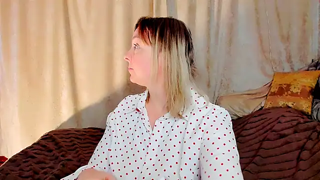 Snapshot of Regina__blue chatting on December 4, 2025, 3:11 pm Regina blue online show from December 4, 2025, 3:11 pm