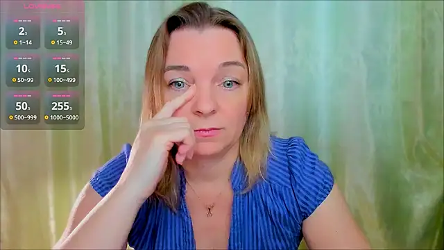 Snapshot of Regina__blue chatting on February 23, 2025, 3:18 pm Regina blue online show from February 23, 2025, 3:18 pm