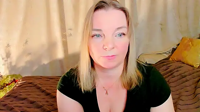 Snapshot of Regina__blue chatting on January 15, 2026, 5:05 pm Regina blue online show from January 15, 2026, 5:05 pm