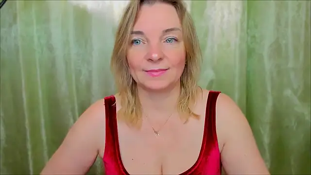 Snapshot of Regina__blue chatting on February 3, 2025, 10:11 pm Regina blue online show from February 3, 2025, 10:11 pm