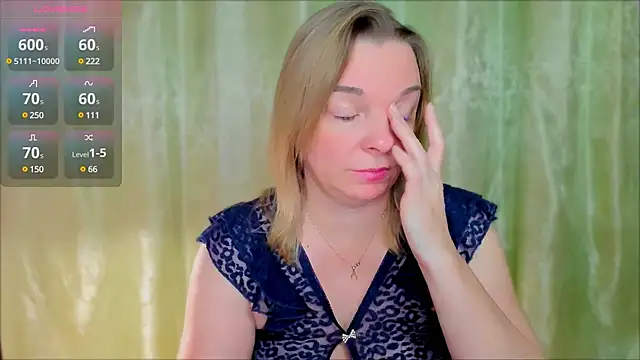 Snapshot of Regina__blue chatting on February 28, 2025, 8:39 pm Regina blue online show from February 28, 2025, 8:39 pm