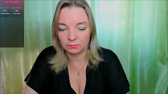 Snapshot of Regina__blue chatting on March 22, 2025, 2:47 pm Regina blue online show from March 22, 2025, 2:47 pm