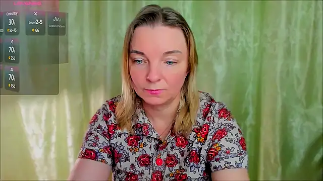 Snapshot of Regina__blue chatting on March 16, 2025, 8:32 pm Regina blue online show from March 16, 2025, 8:32 pm