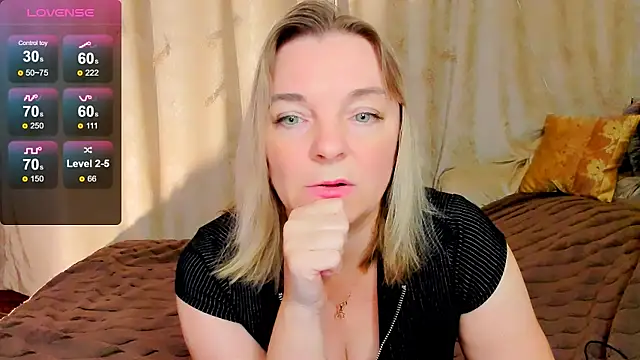 Snapshot of Regina__blue chatting on October 18, 2025, 4:53 pm Regina blue online show from October 18, 2025, 4:53 pm