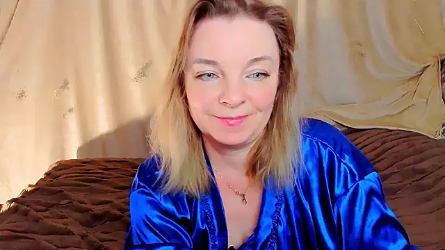 Snapshot of Regina__blue chatting on February 1, 2026, 5:22 pm Regina blue online show from February 1, 2026, 5:22 pm