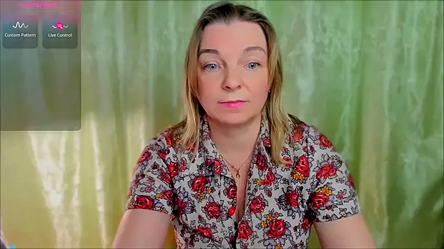 Snapshot of Regina__blue chatting on March 16, 2025, 11:37 pm Regina blue online show from March 16, 2025, 11:37 pm