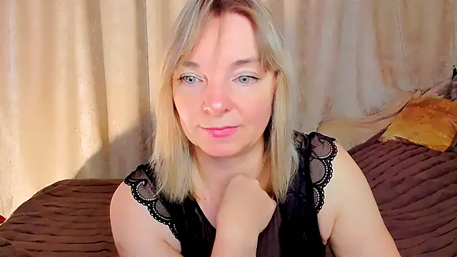 Snapshot of Regina__blue chatting on November 1, 2025, 9:52 pm Regina blue online show from November 1, 2025, 9:52 pm