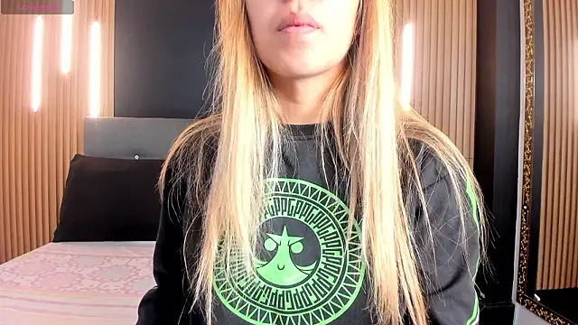 Snapshot of EvaaLovia1 chatting on March 6, 2026, 1:17 pm EvaaLovia1 online show from March 6, 2026, 1:17 pm