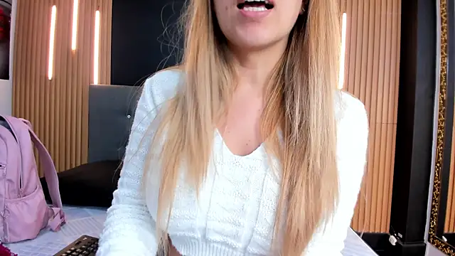 EvaaLovia1 online show from May 8, 2026, 1:26 pm