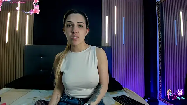 EvaaLovia1 online show from June 19, 2026, 1:39 pm