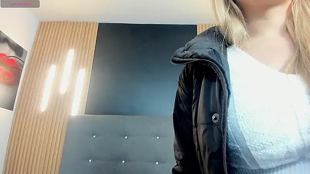 Snapshot of EvaaLovia1 chatting on March 5, 2026, 1:08 pm EvaaLovia1 online show from March 5, 2026, 1:08 pm