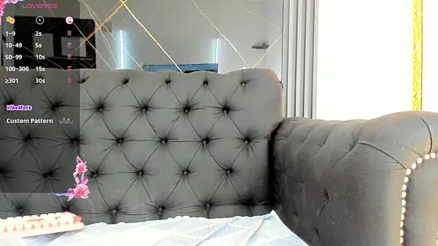 EvaaLovia1 online show from September 27, 2025, 2:12 pm