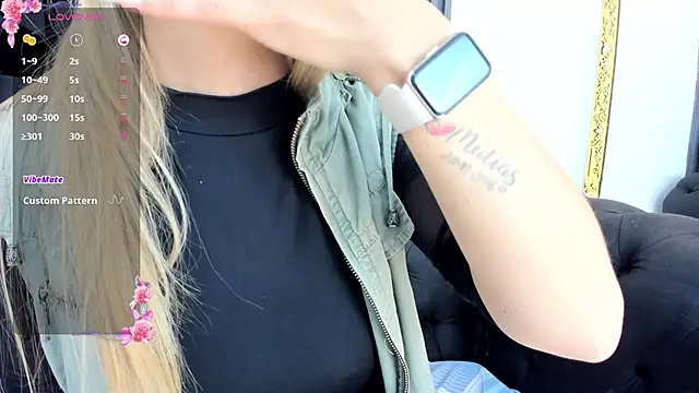 EvaaLovia1 online show from October 4, 2025, 2:29 pm