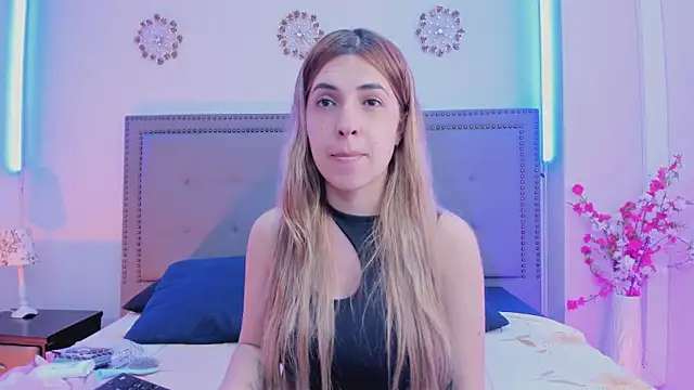 EvaaLovia1 online show from June 18, 2026, 1:38 pm