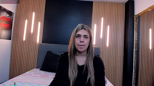 EvaaLovia1 online show from August 4, 2026, 1:15 pm