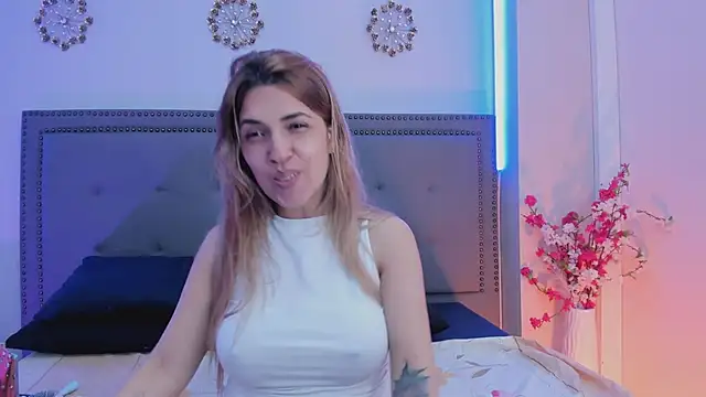 EvaaLovia1 online show from June 22, 2026, 1:52 pm