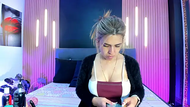EvaaLovia1 online show from August 1, 2026, 2:26 pm