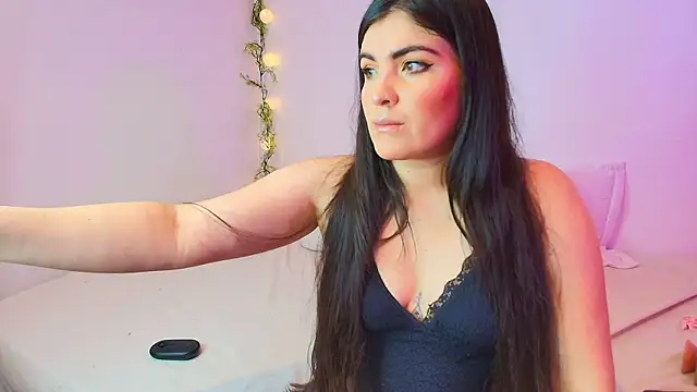 Amara vega online show from April 21, 2026, 12:01 pm