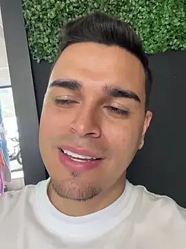 Axel Big cock online show from January 30, 2025, 8:42 pm
