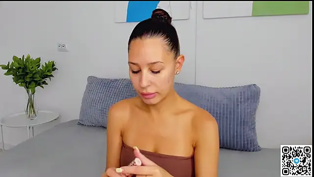 SelenaRousey online show from August 2, 2026, 7:07 am
