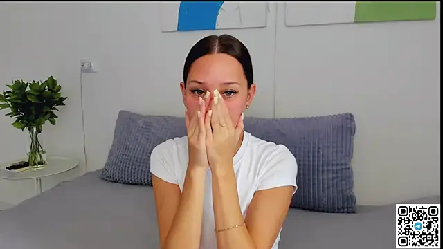 SelenaRousey online show from July 18, 2026, 7:17 am