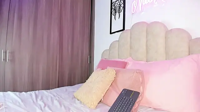 NaomiAsha online show from July 28, 2026, 11:17 am