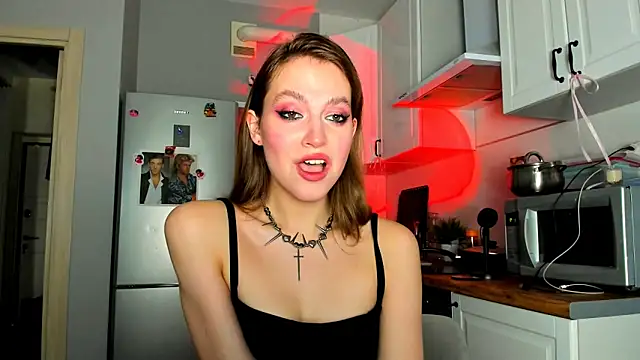 Niky  Jess online show from February 18, 2025, 3:31 pm