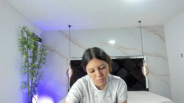 AngelaaCute  online show from November 6, 2025, 12:20 pm