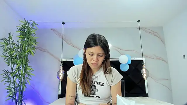 AngelaaCute  online show from October 3, 2025, 12:17 pm