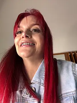 Taniabonet online show from September 18, 2025, 2:47 am