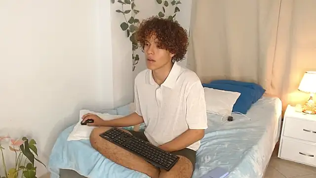 nickolas moon online show from February 4, 2025, 7:33 pm