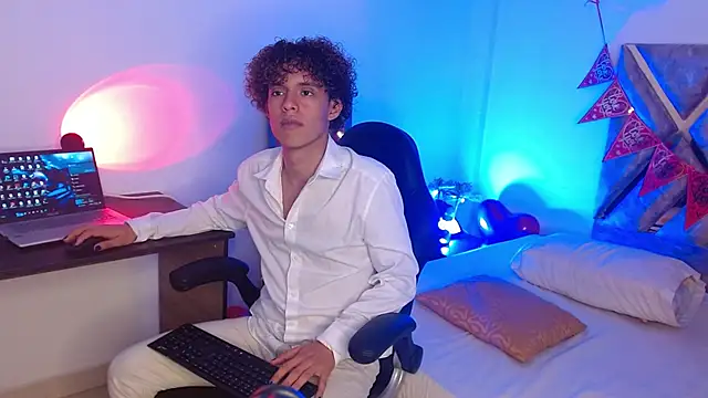 nickolas moon online show from February 18, 2025, 5:53 pm