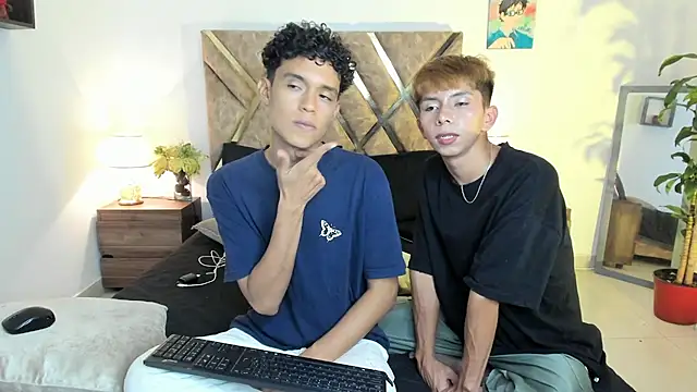 nickolas moon online show from November 28, 2025, 7:47 pm