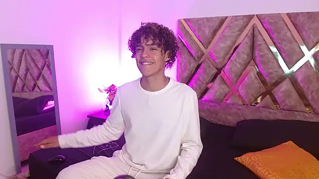 nickolas moon online show from March 19, 2025, 7:49 pm