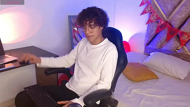 nickolas moon online show from February 17, 2025, 2:49 pm