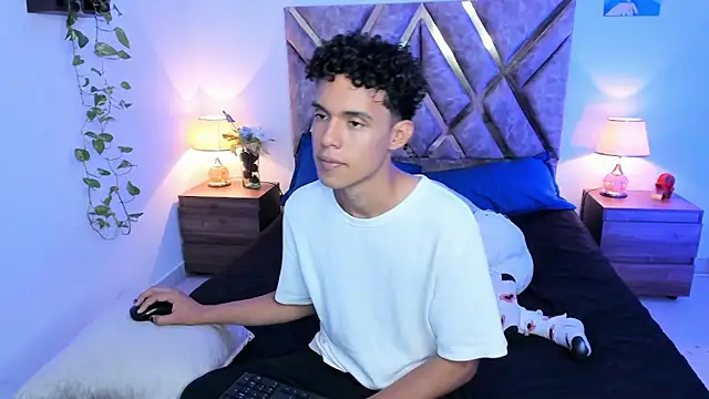 nickolas moon online show from October 3, 2025, 10:11 pm