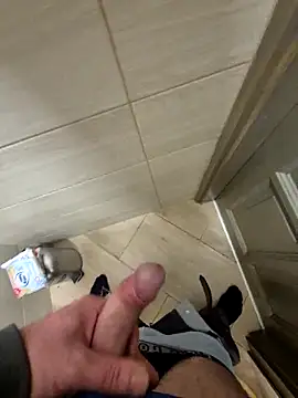 kisbiro77777 online show from February 12, 2026, 8:03 am