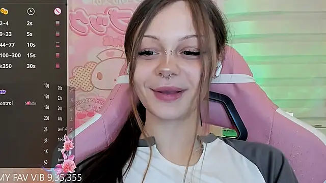 Snapshot of shy_melony chatting on February 22, 2026, 1:46 pm shy melony online show from February 22, 2026, 1:46 pm