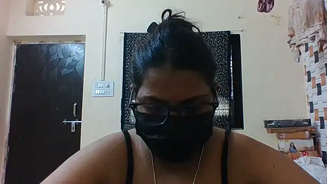 Hotmilfxox online show from May 31, 2026, 8:09 am