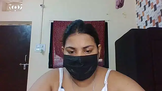 Hotmilfxox online show from July 16, 2026, 8:00 am