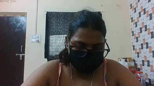Hotmilfxox online show from June 10, 2026, 8:26 am